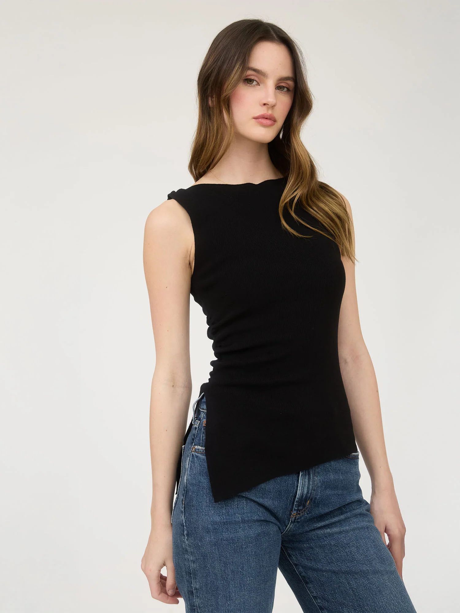 Boat Neck Sleevelss Angle Knit Top - Image 3