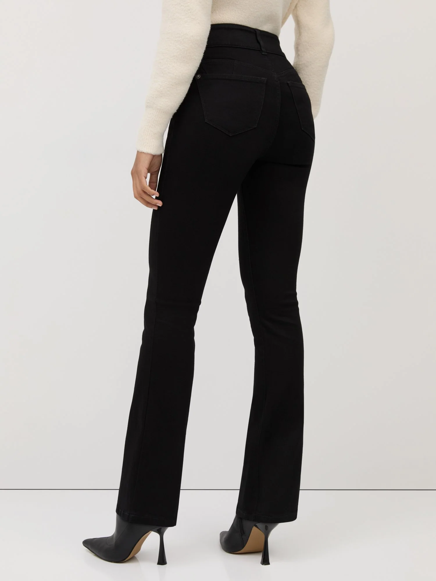 Curvy High-Waisted Barely Bootcut Jeans - Black - Image 3