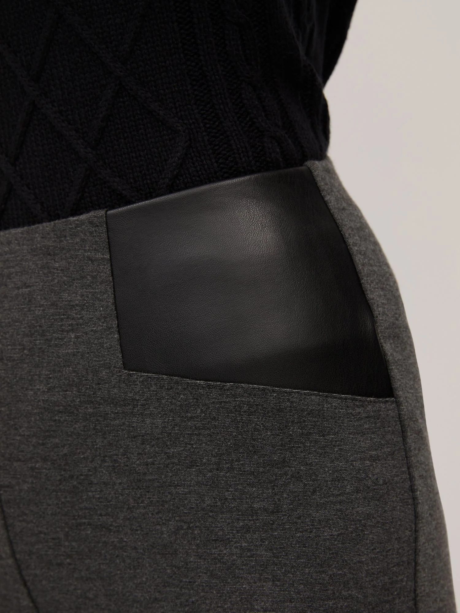 Faux-Leather Inset Legging - Image 4