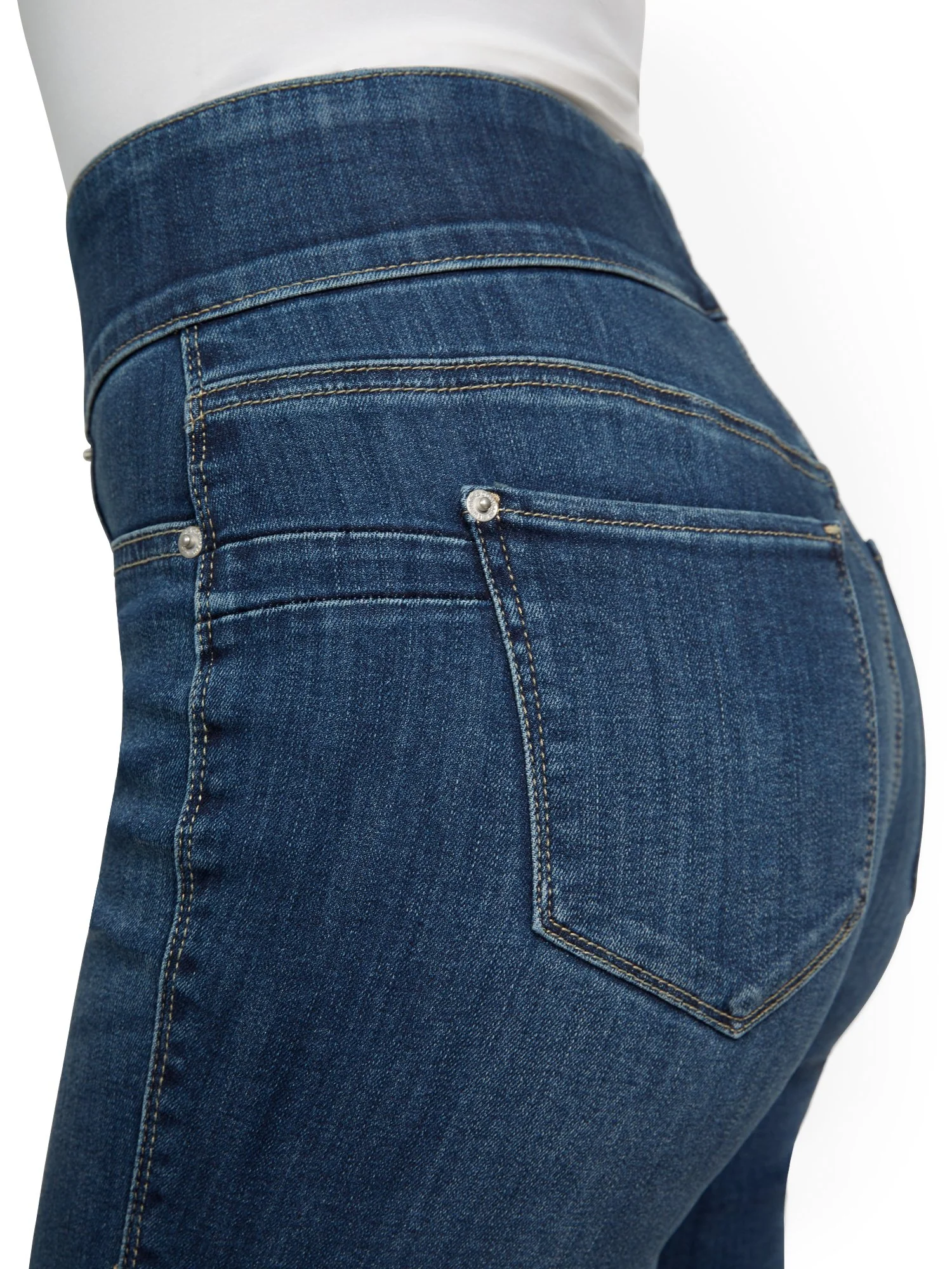 Feel Good High-Waisted No Gap 7-Inch Short - Indigo - Image 4