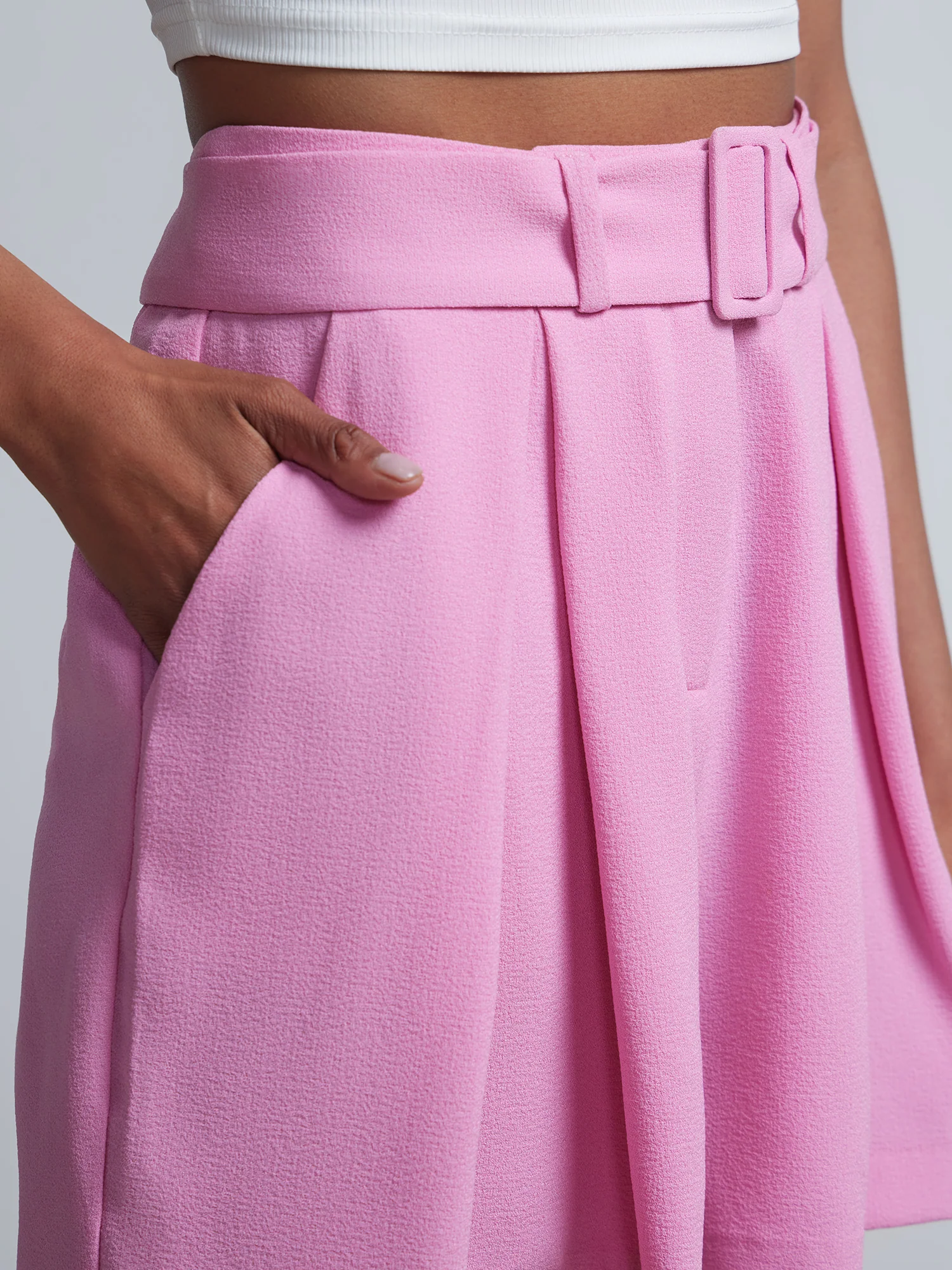 High-Waisted Belted Crepe Short - Image 4
