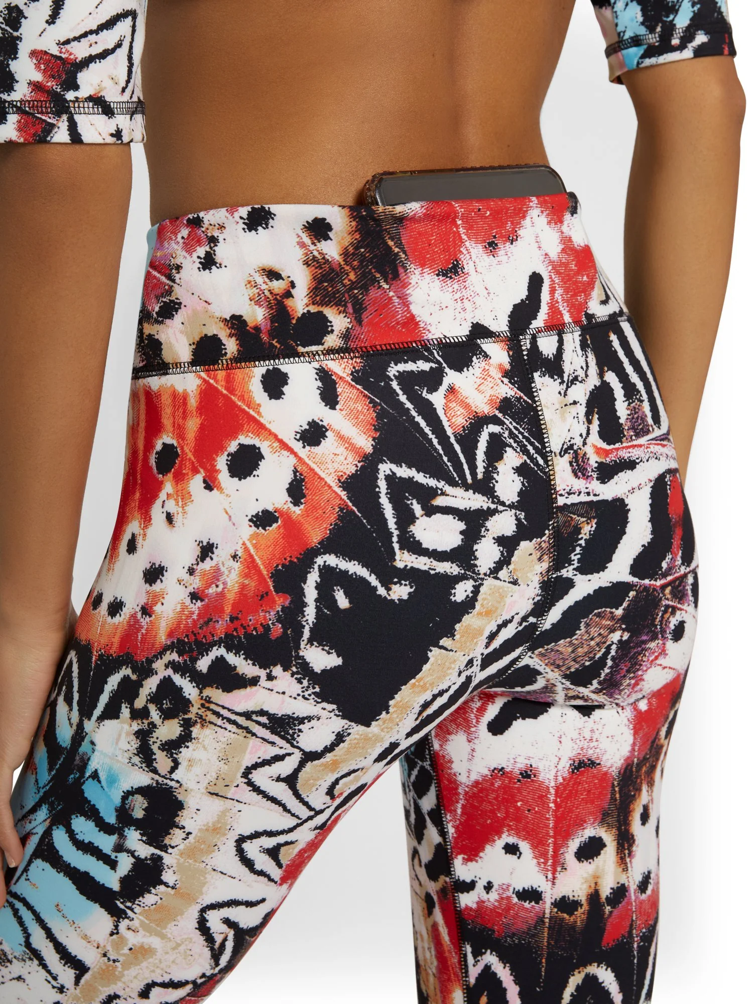 High-Waisted Butterfly-Print Capri Pocket Legging - City Contour - Image 4