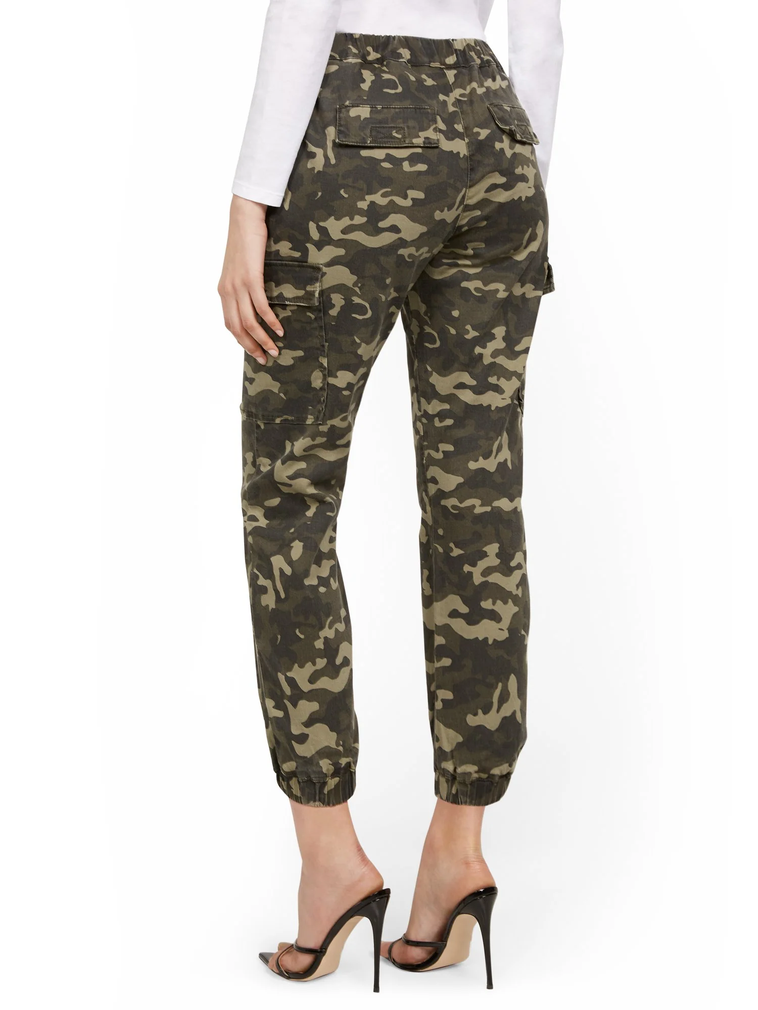 High-Waisted Cargo Jogger Pant - Camo-Print - Image 3