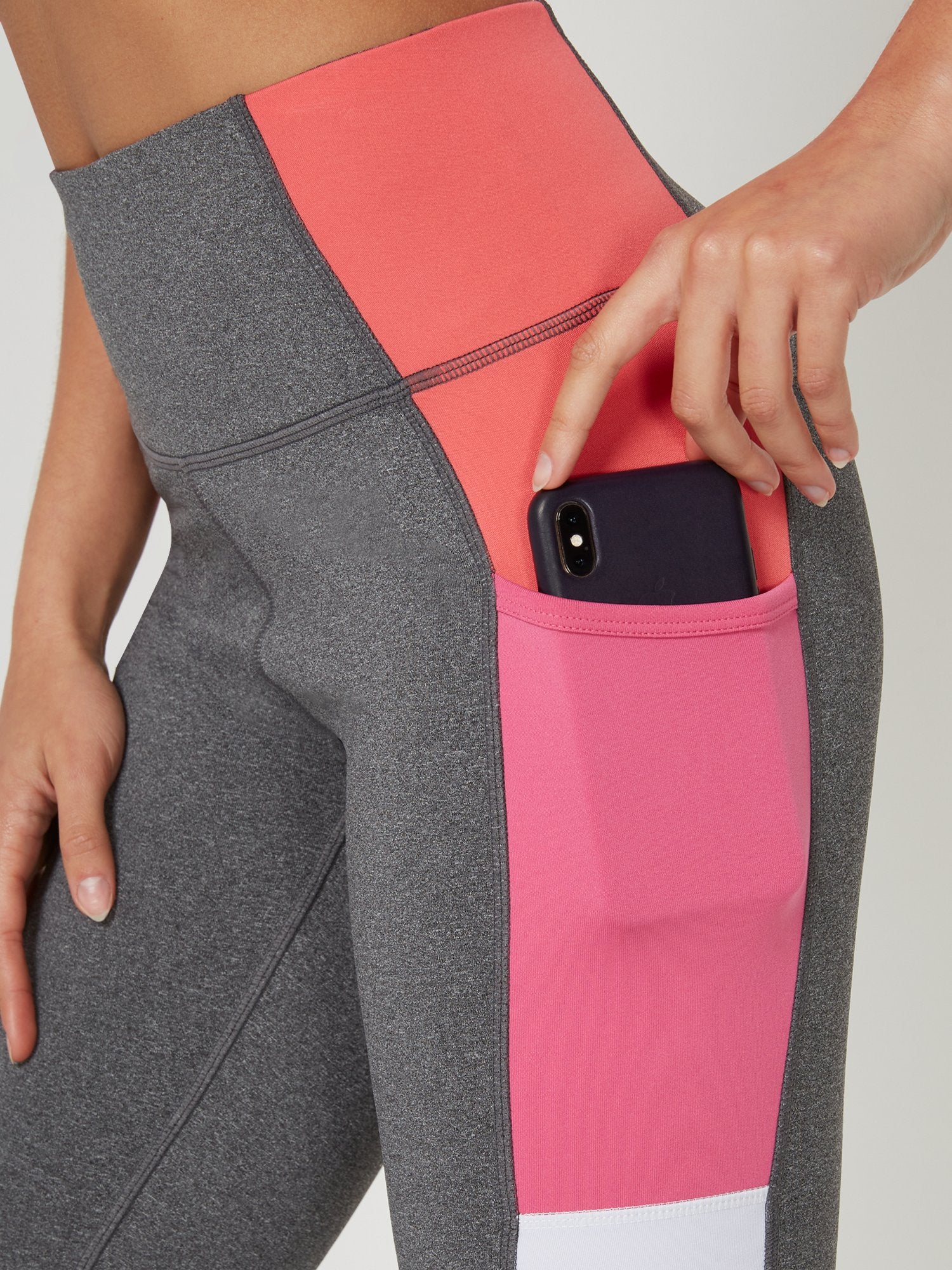 High-Waisted Pocket 7/8 Legging - Image 9
