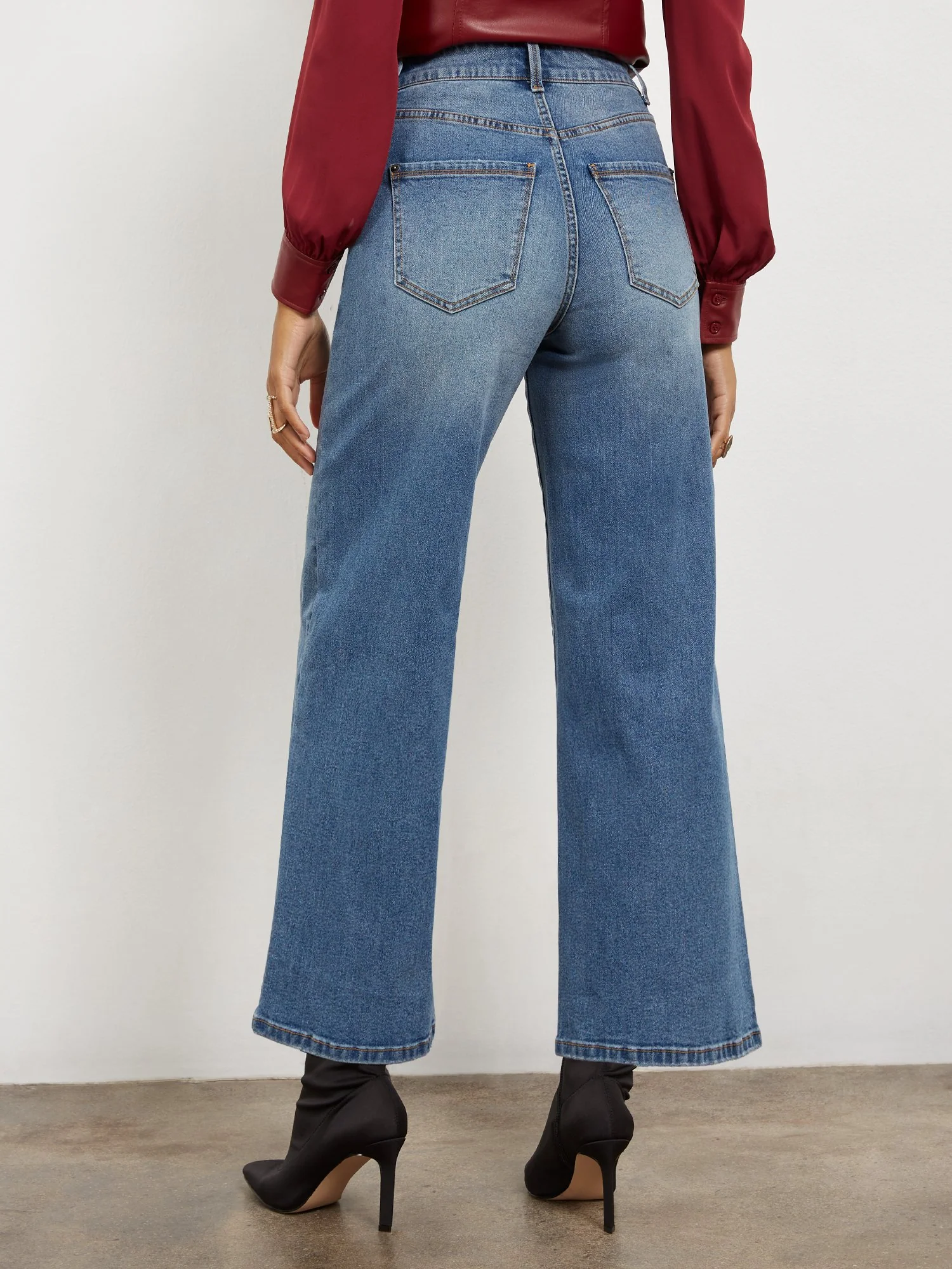 High-Waisted Wide-Leg Capri Jeans - Medium Blue Wash - Image 3