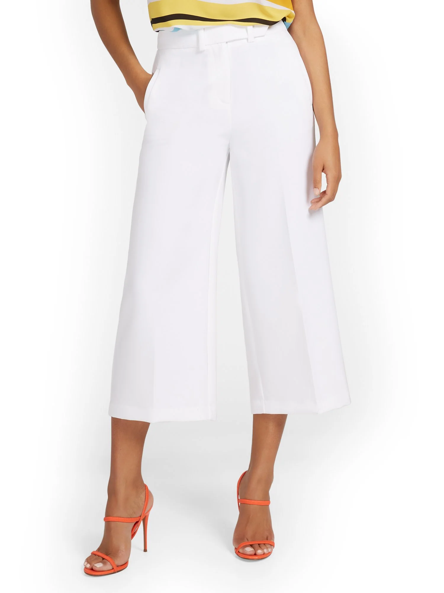 High-Waisted Wide-Leg Capri Pant - Image 6
