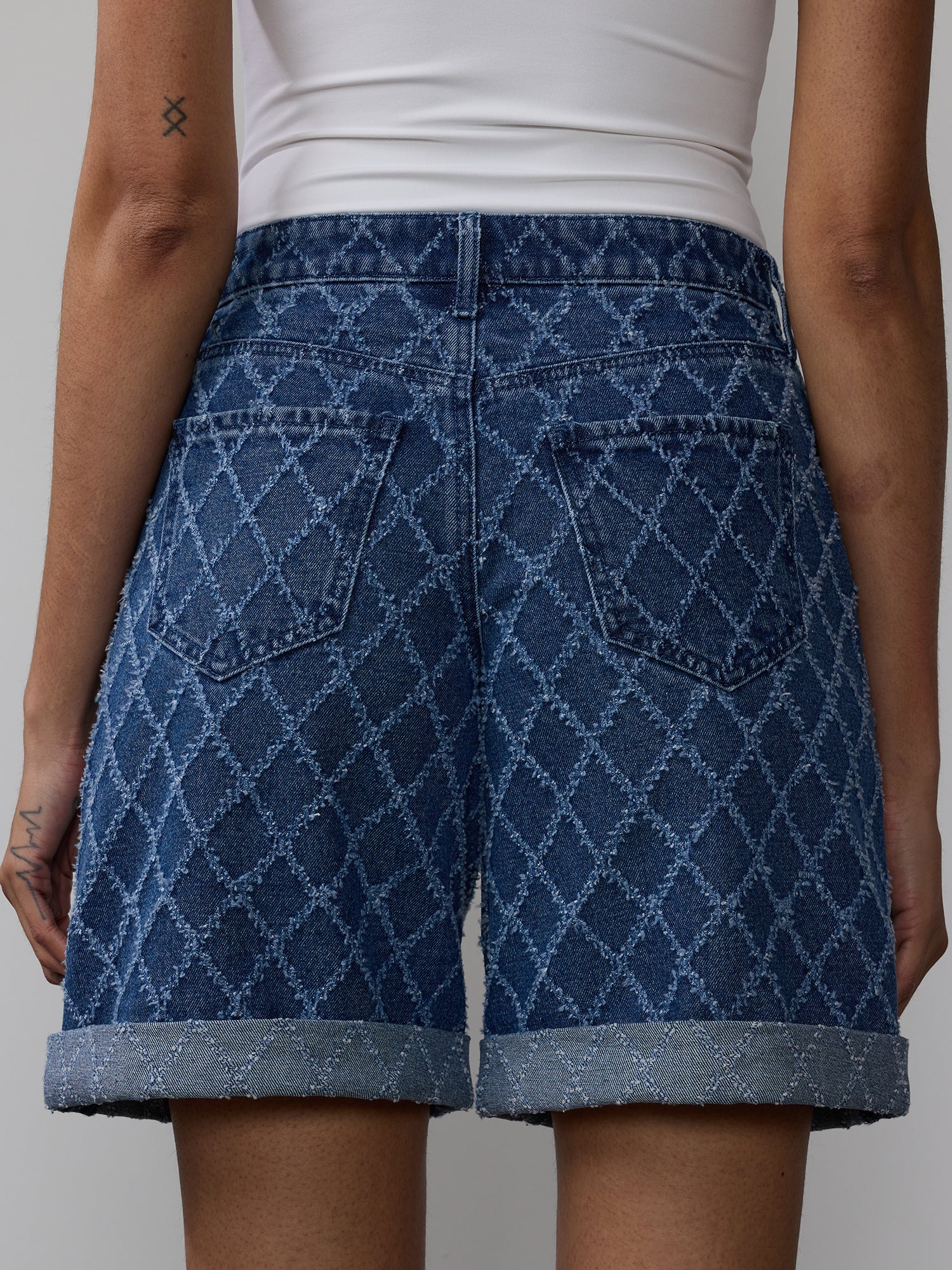 High Rise 9 Inch Diamond Stitch Shorts - Image 3