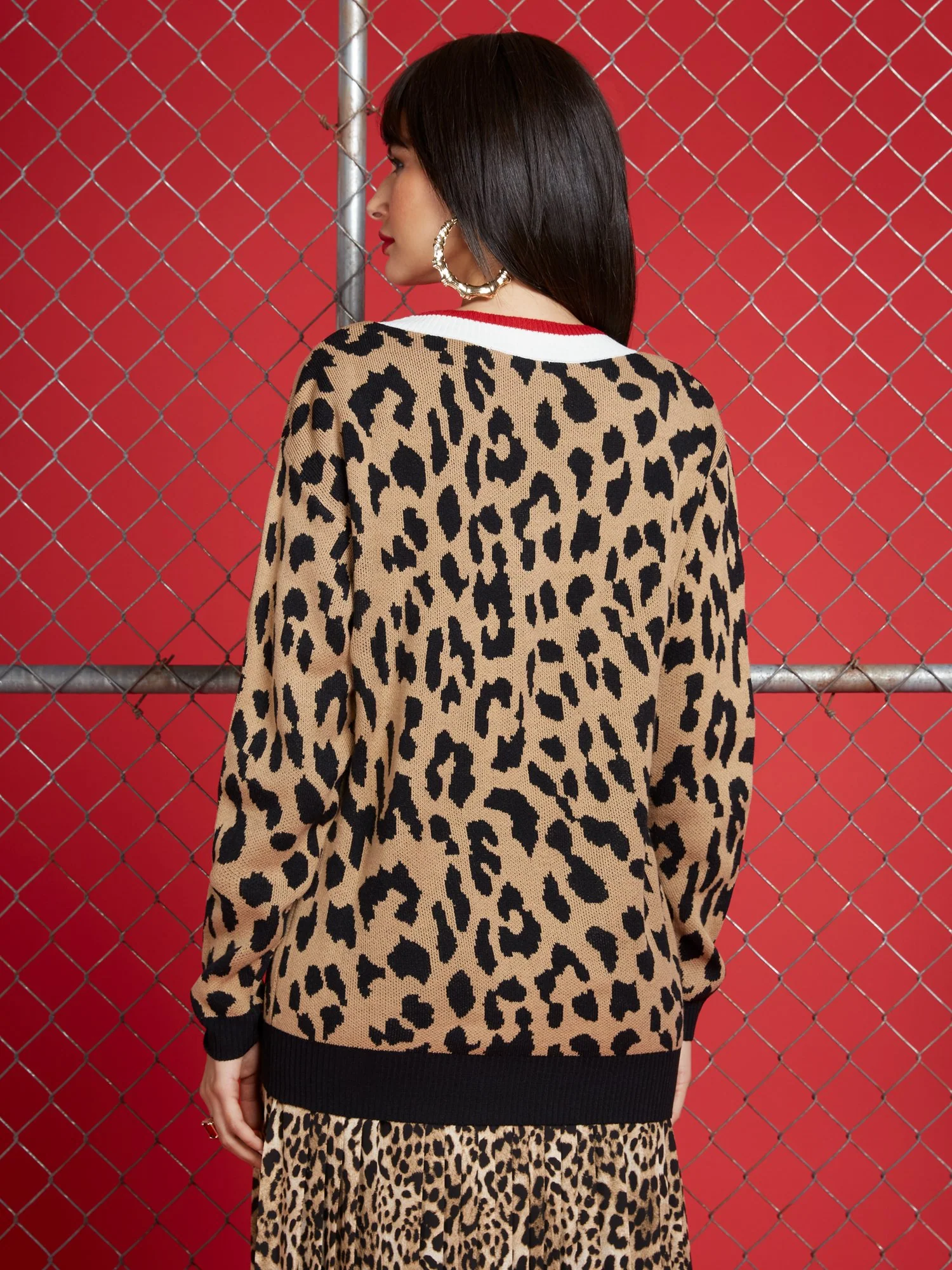 Leopard-Print V-Neck Pullover Sweater - Image 3