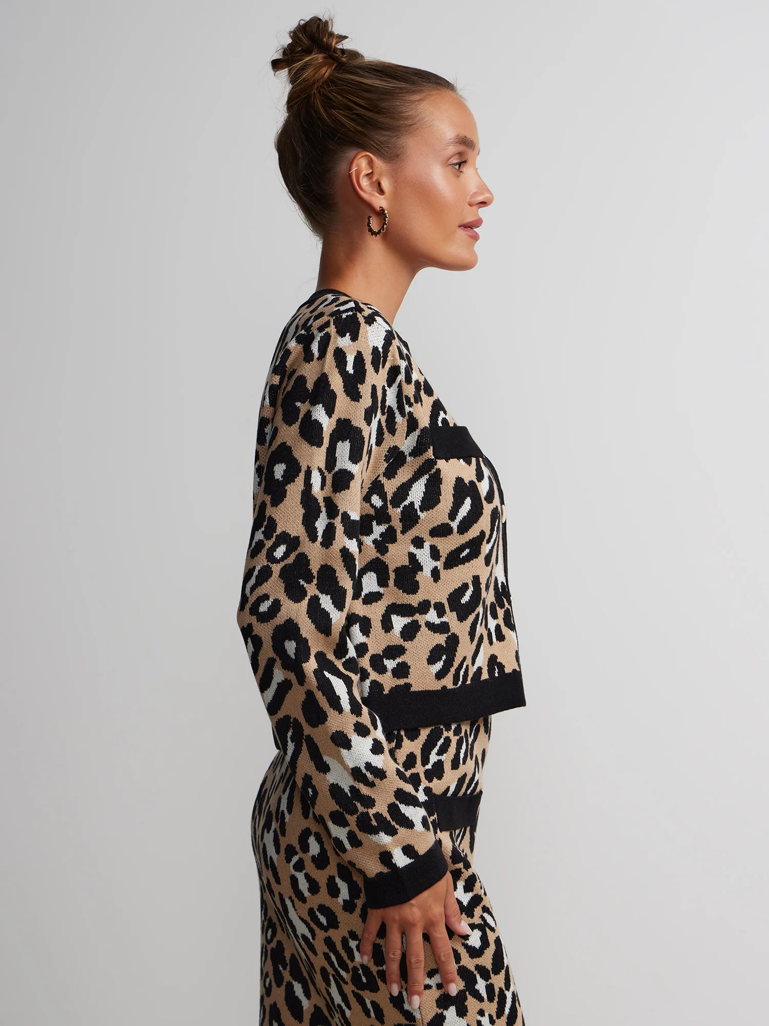 Long Sleeve Contrast Leopard Print Cardigan - Image 2