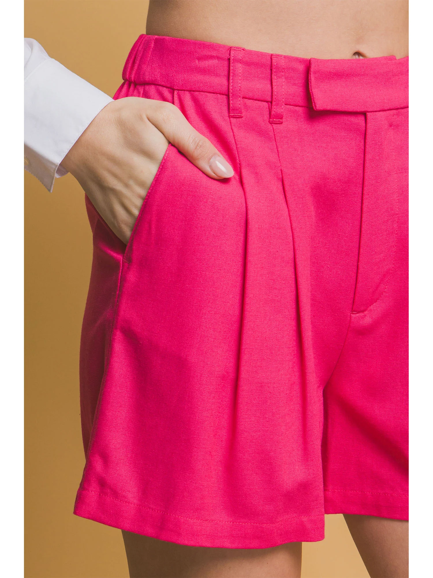 Loose Fit Pleated Linen Shorts - Image 13