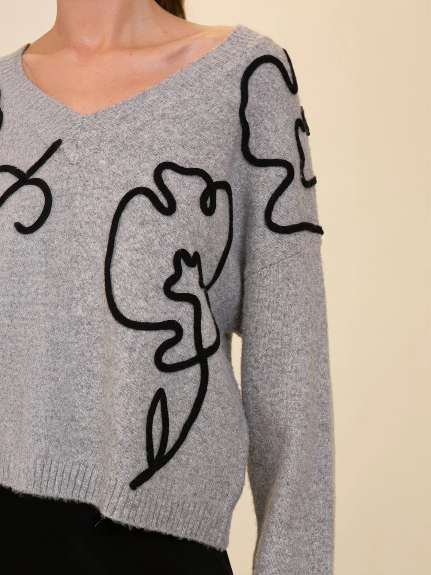 Long Sleeves V-Neck Embroidered Flower Sweater - Image 5
