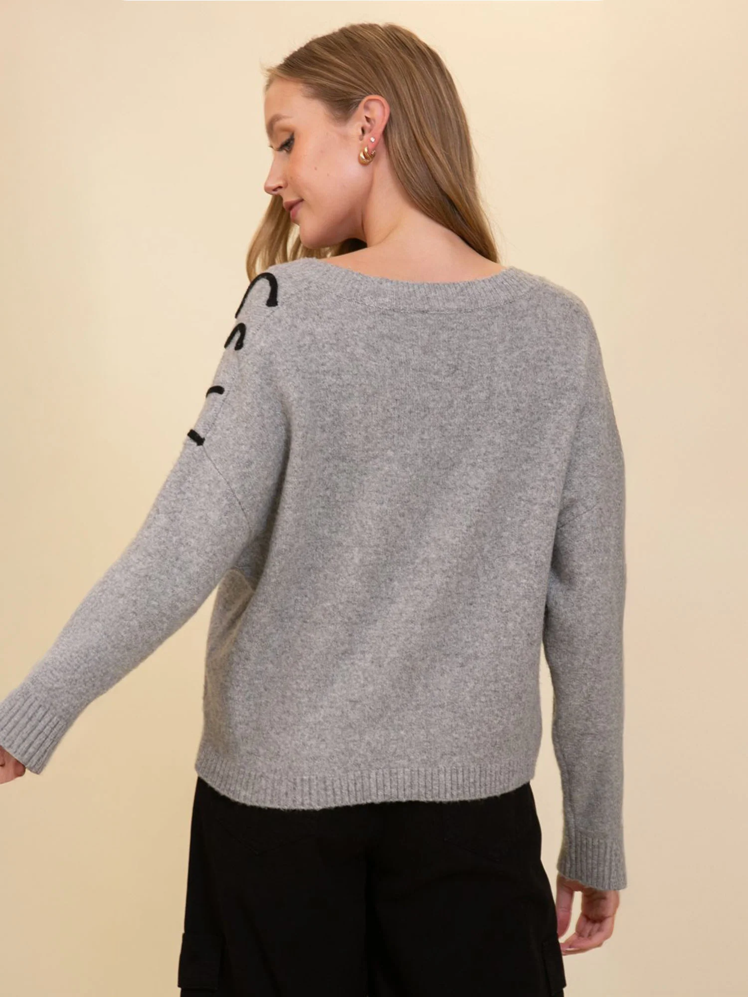 Long Sleeves V-Neck Embroidered Flower Sweater - Image 6