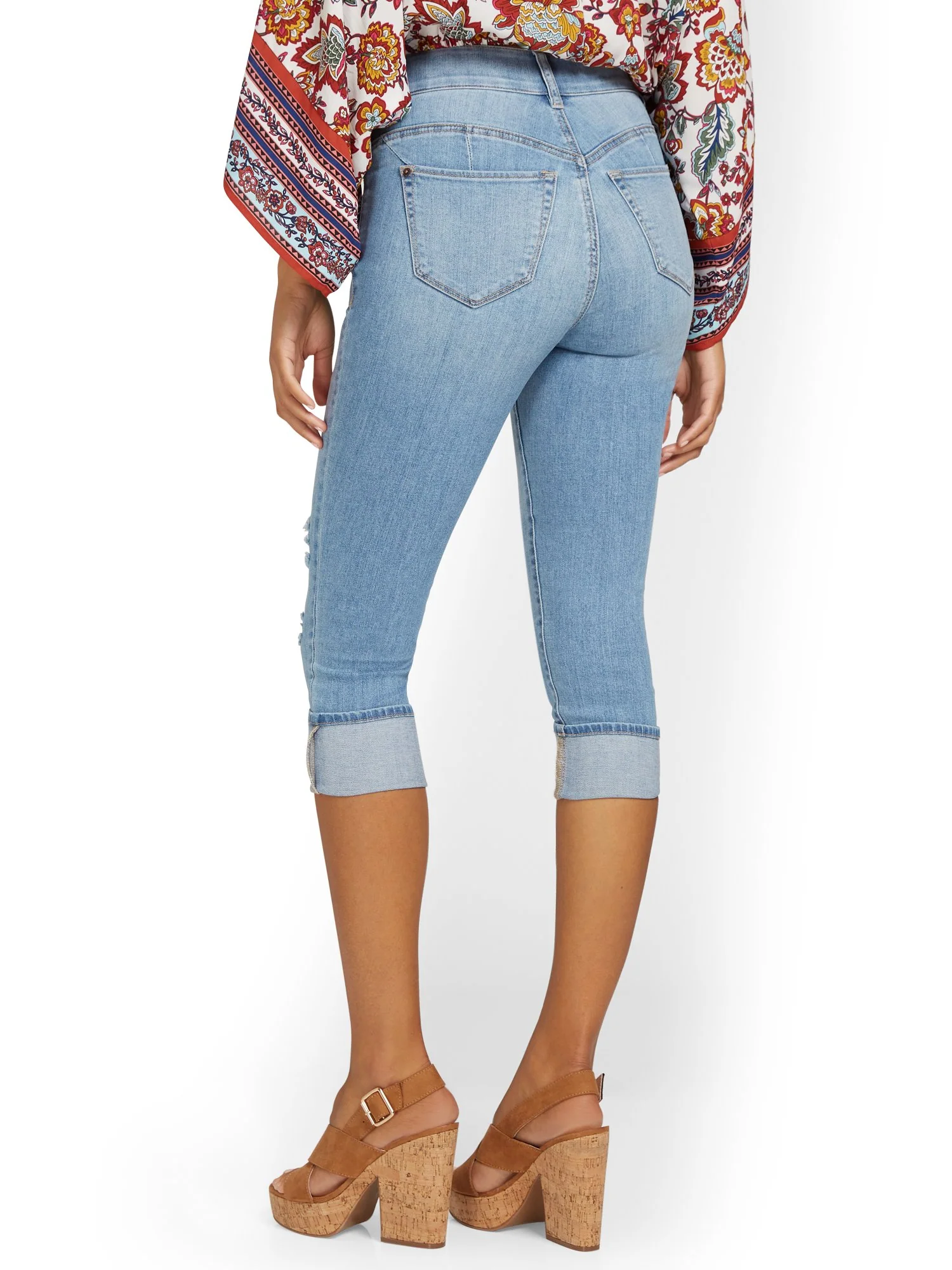 Mya Curvy High-Waisted Sculpting No Gap Super-Skinny Capri Jeans - Light Wash - Image 3