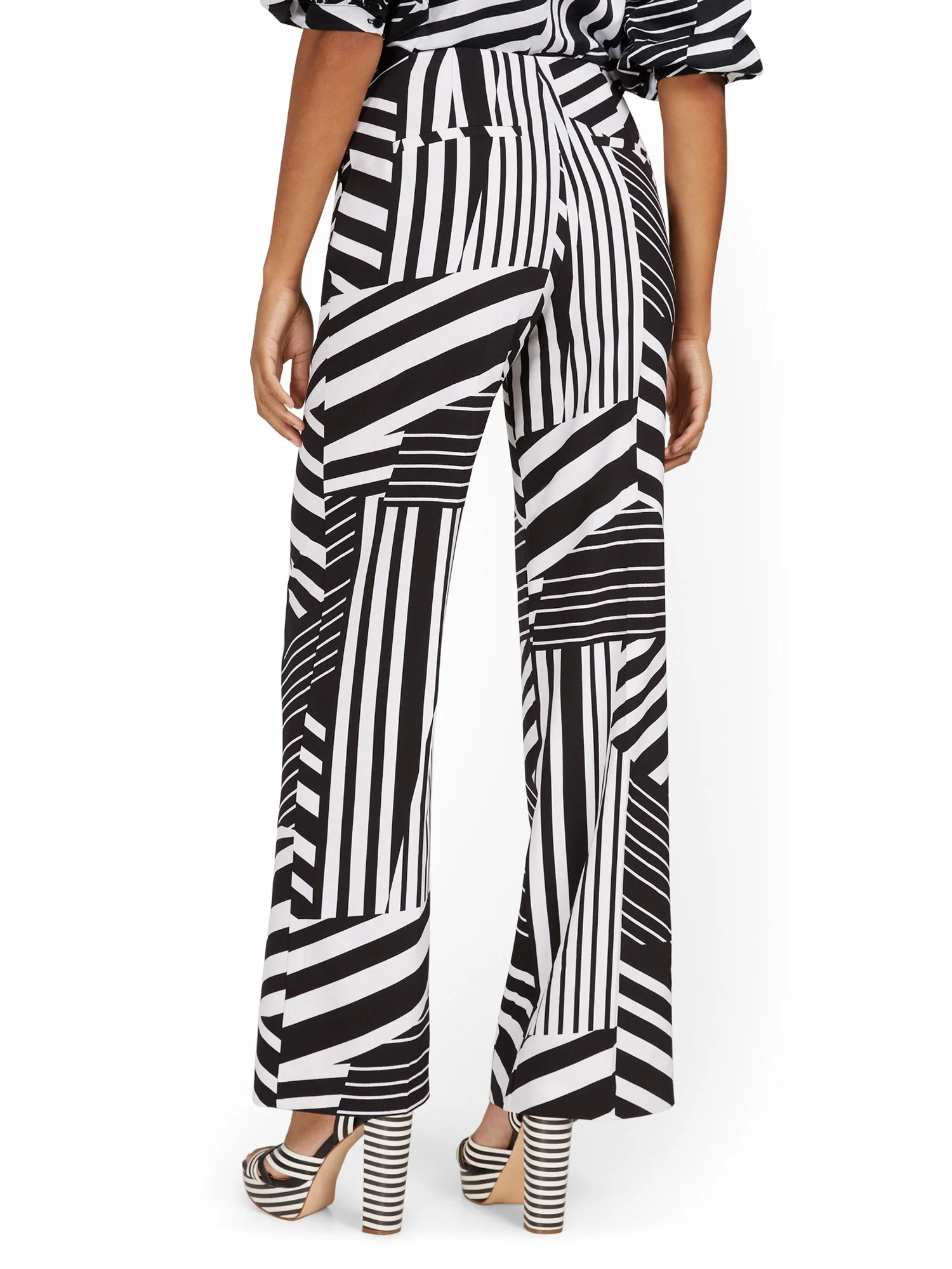 Petite Black and White Abstract Wide-Leg Pant - Image 3