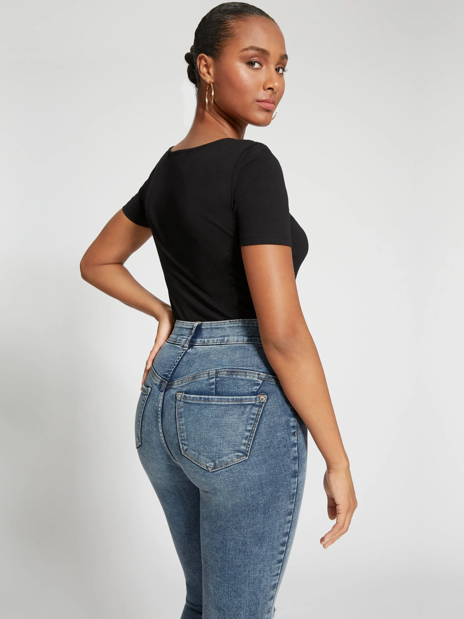 Petite Curvy Ultra High-Waisted Super-Skinny Jeans - Light Wash - Image 5