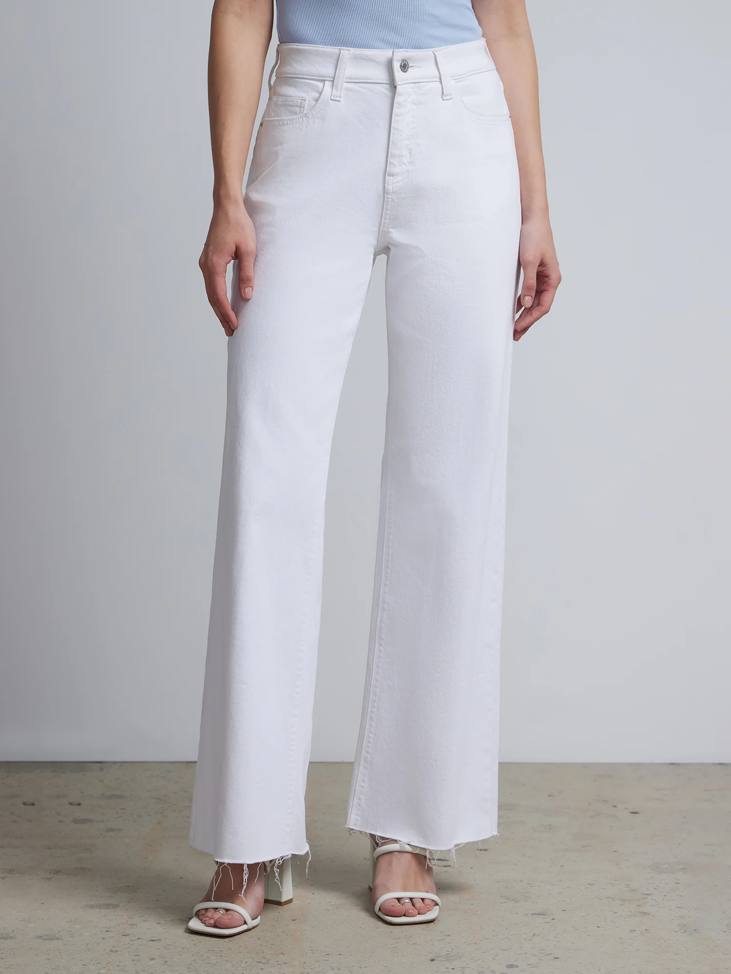Petite Essential High-Waisted Wide-Leg Jeans - White