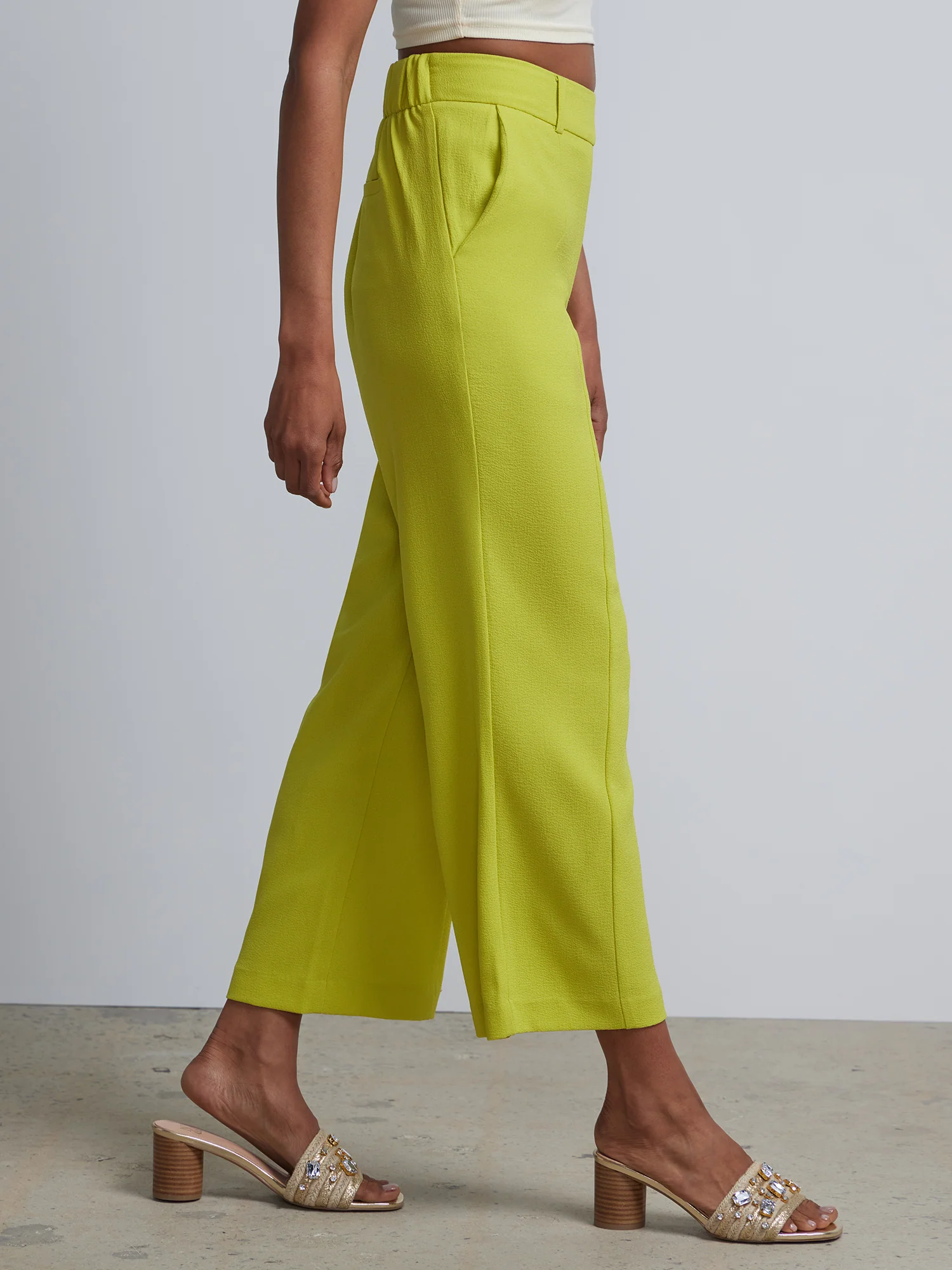 Petite Pull-On Crepe Wide-Leg Capri Pant - Image 10
