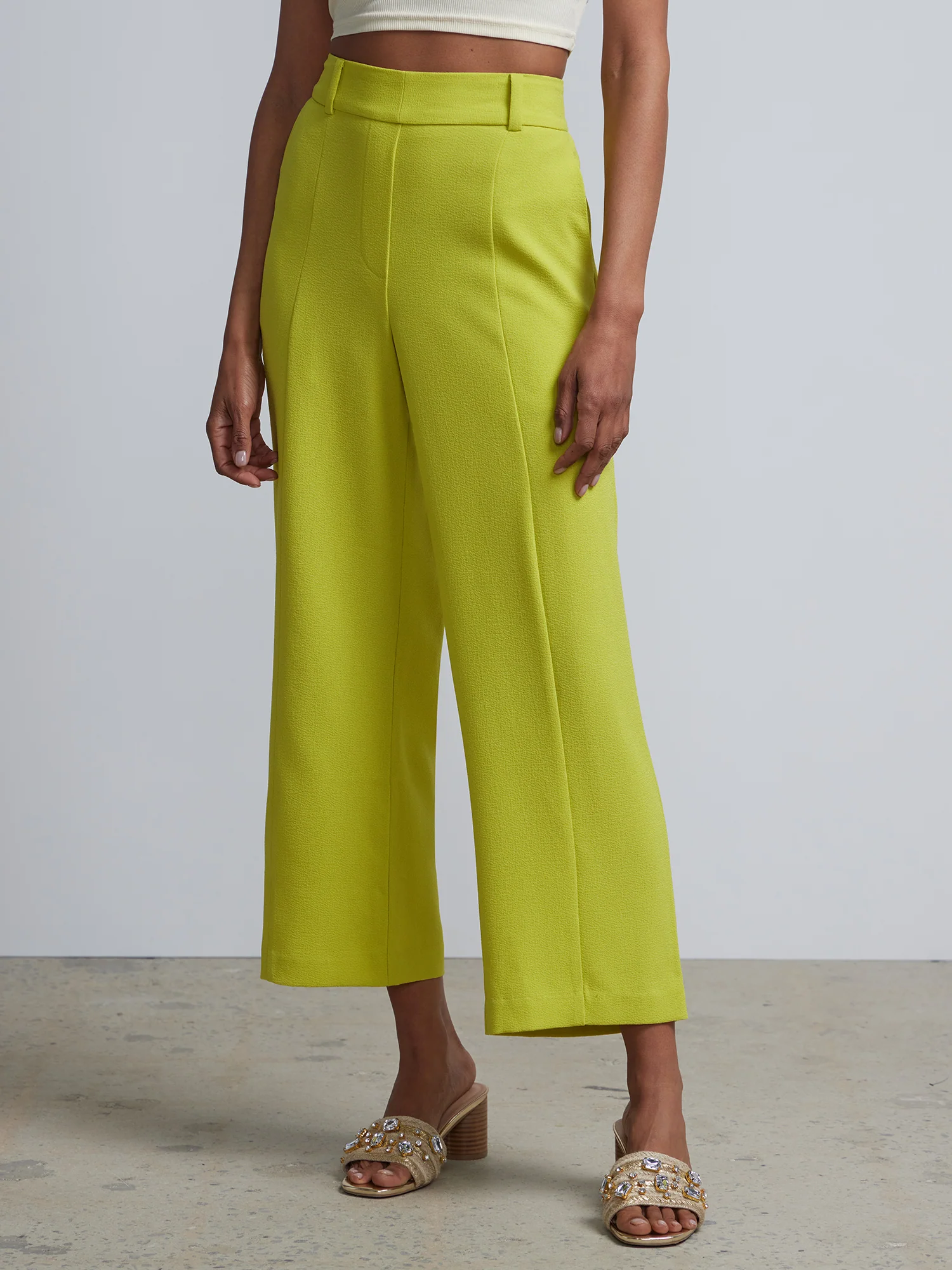 Petite Pull-On Crepe Wide-Leg Capri Pant - Image 9