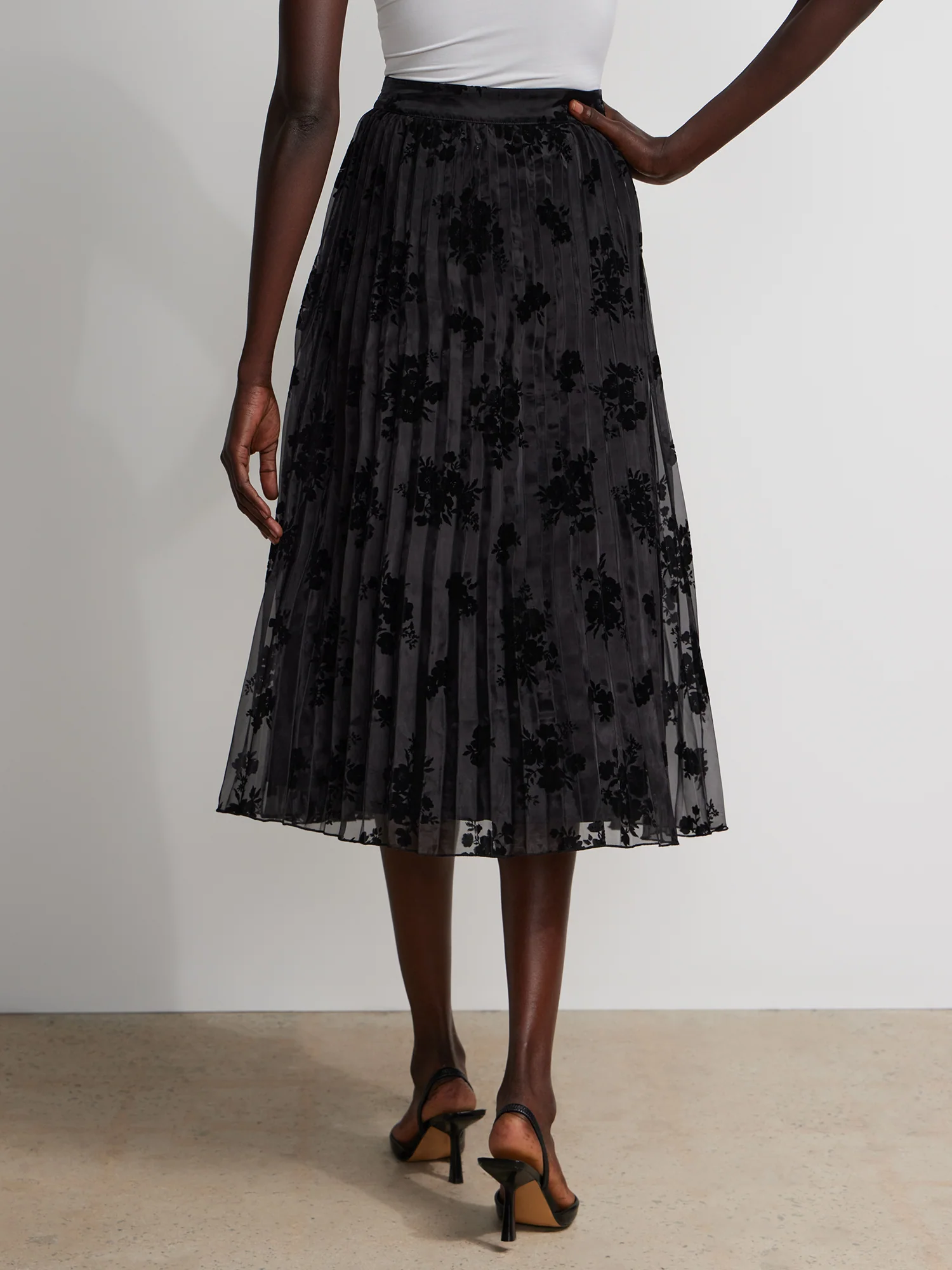 Pleated Velvet Floral Detail Skirt - Image 3