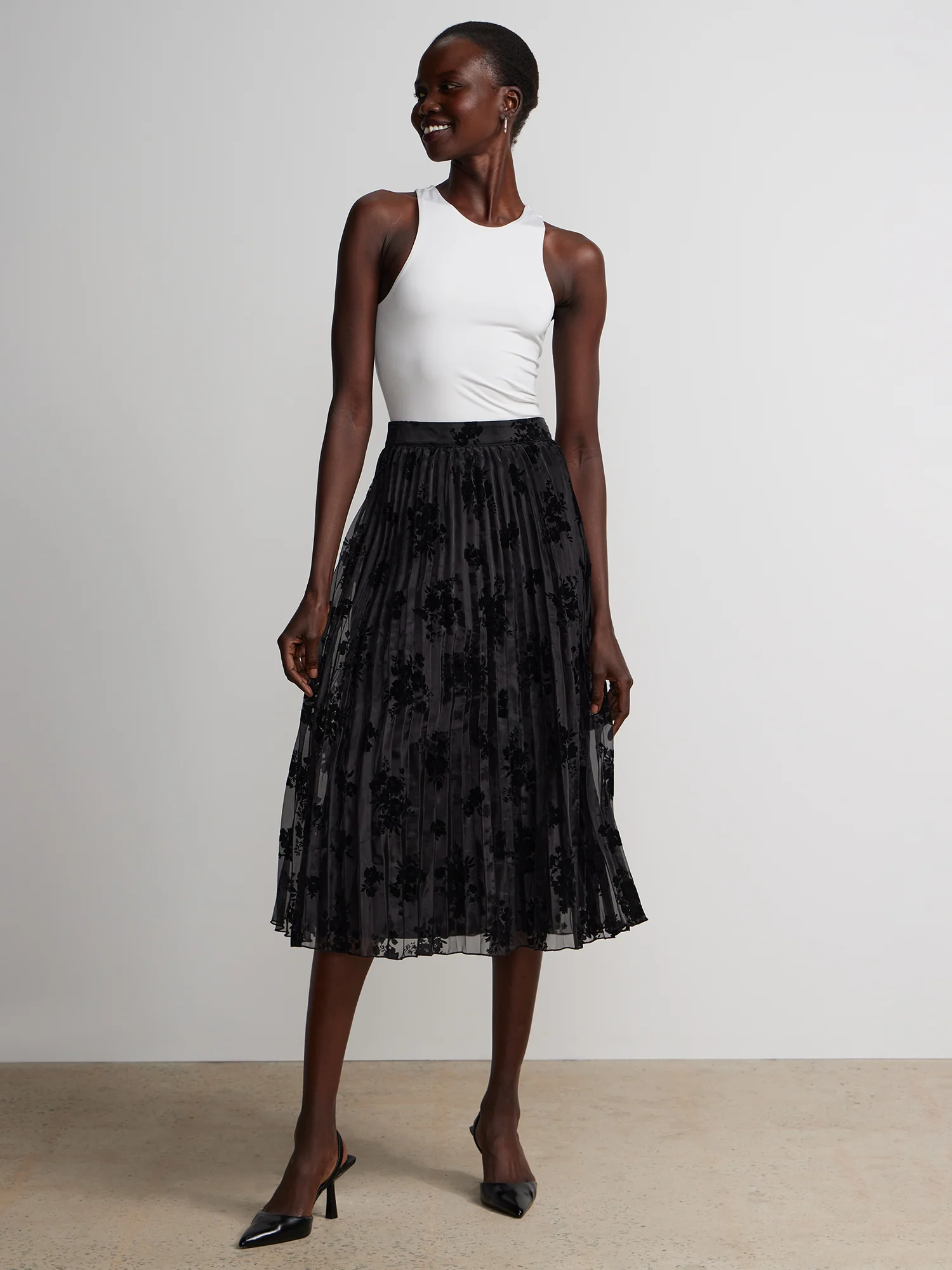 Pleated Velvet Floral Detail Skirt - Image 5