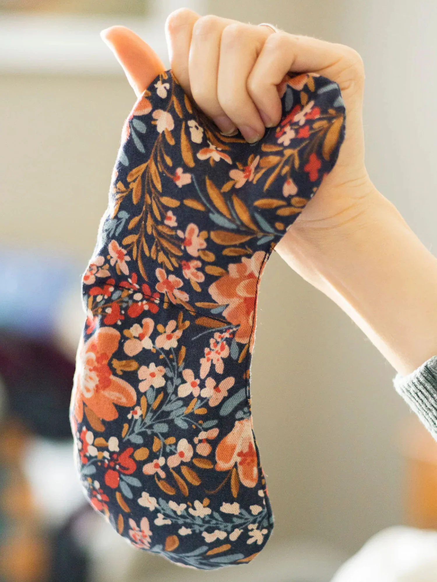 Slow North Pom Blossom Eye Mask - Brands We Love - Image 7