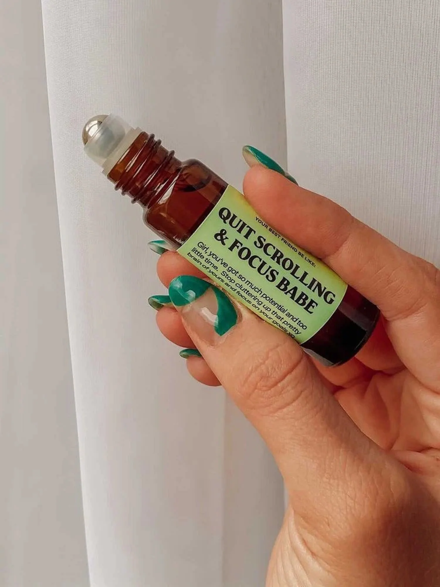 Candier Quit Scrolling & Focus Essential Oil Roll-On - Brands We Love - Image 3