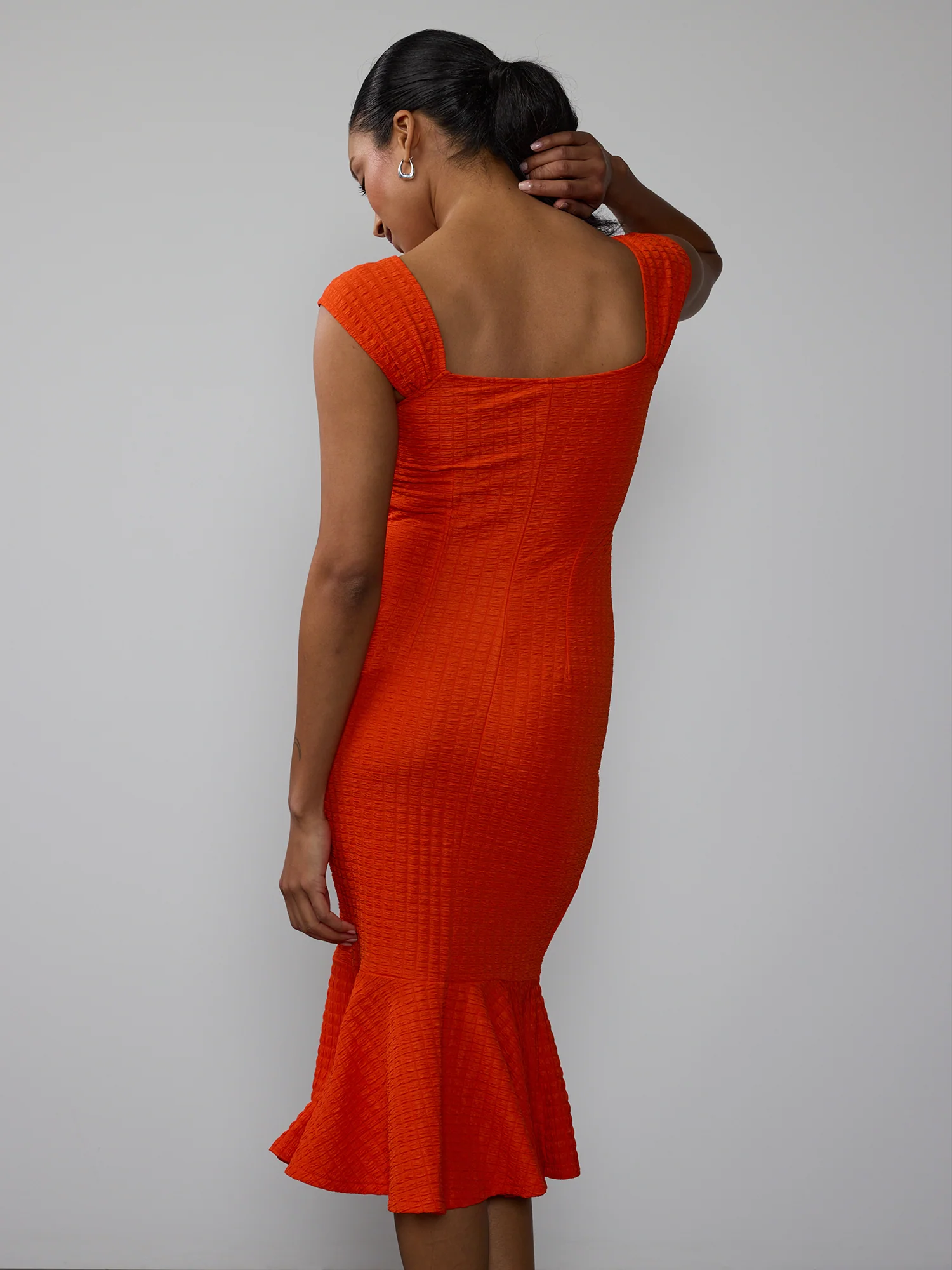 Sleeveless Sweetheart Textured Midi Dress - Image 8