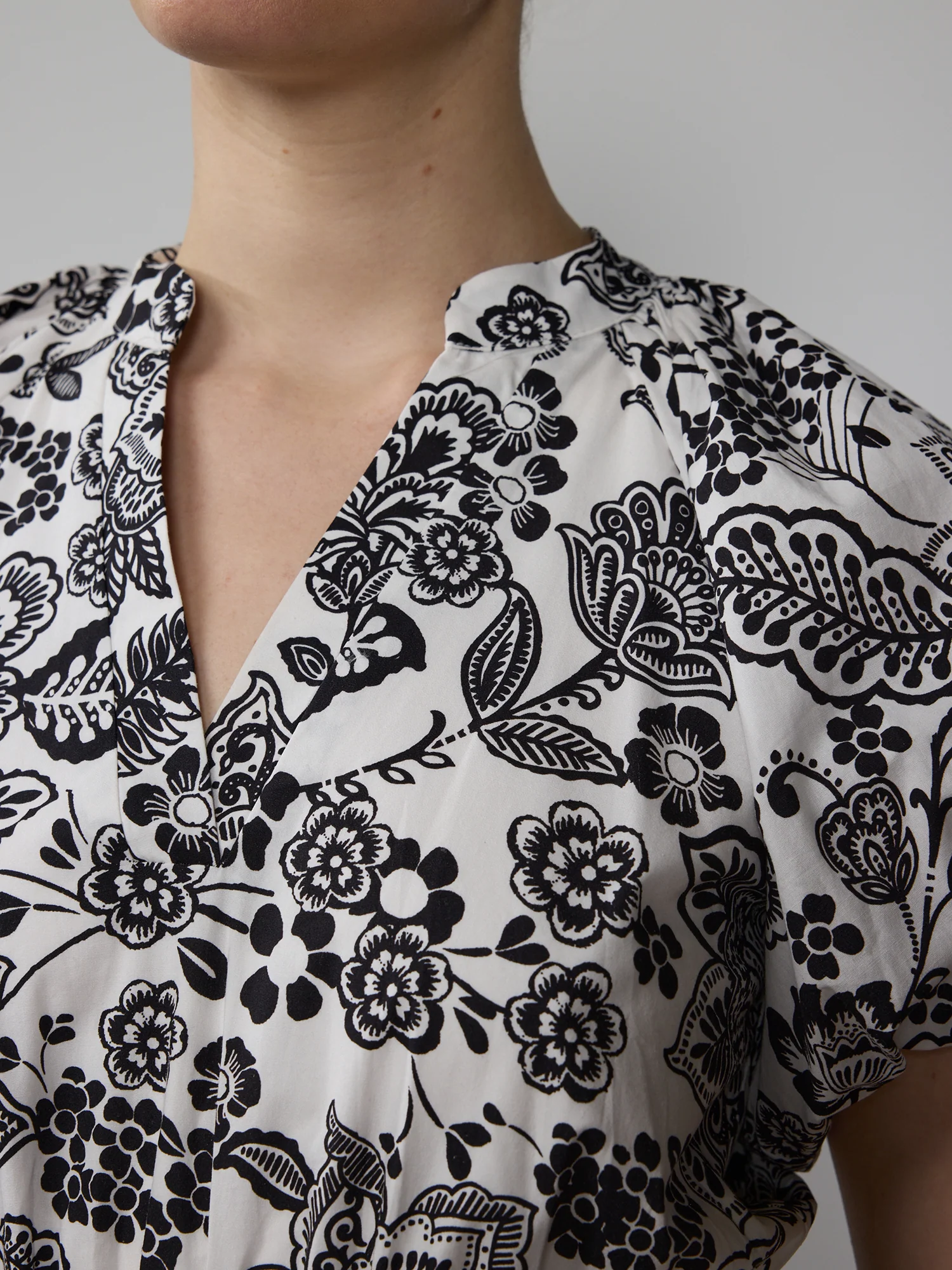 Paisley  Smocked Waist Midi Dress - Image 4
