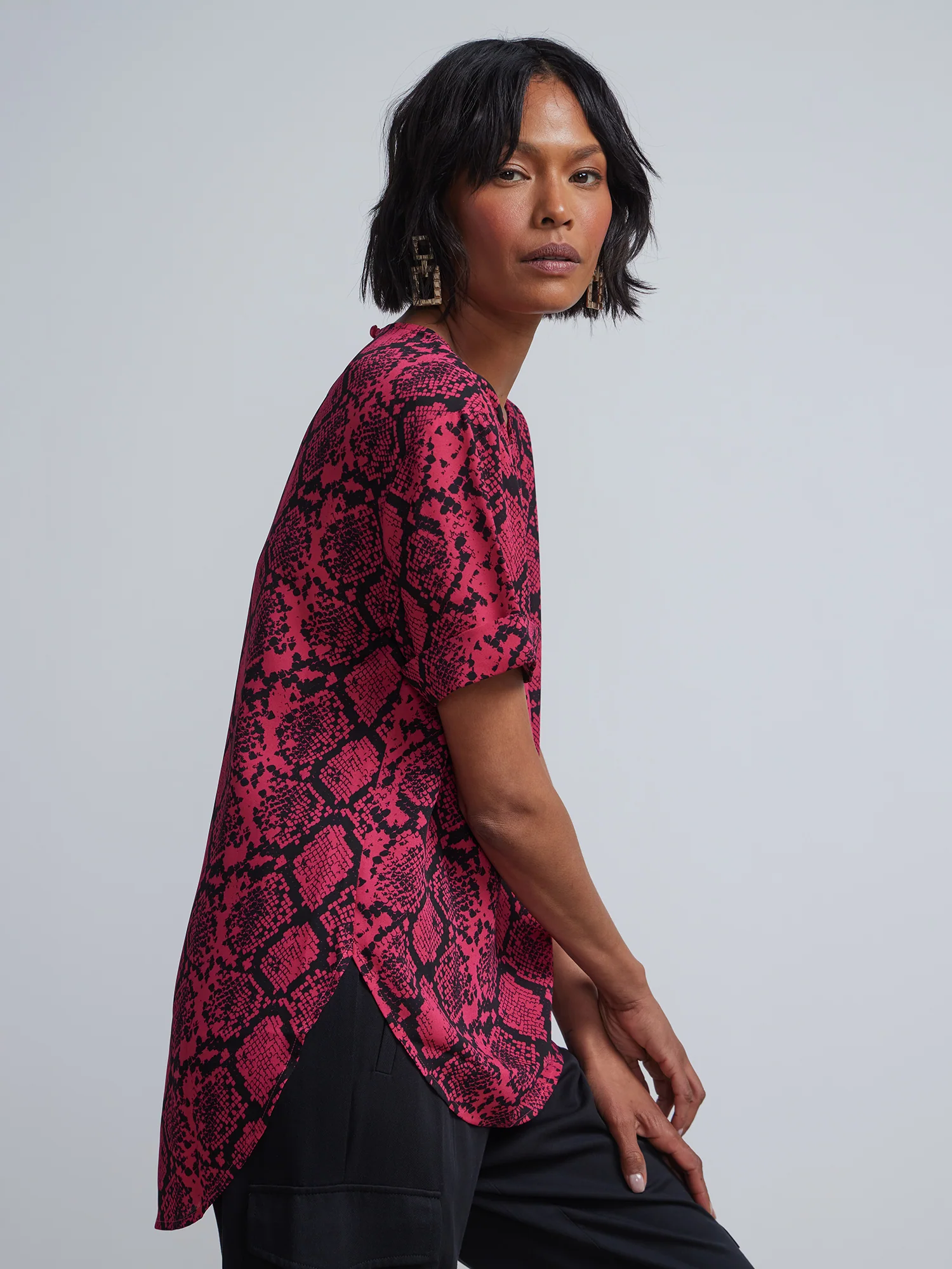 Tall Snake-Print Crewneck Side-Slit Cuffed Tee - Image 2