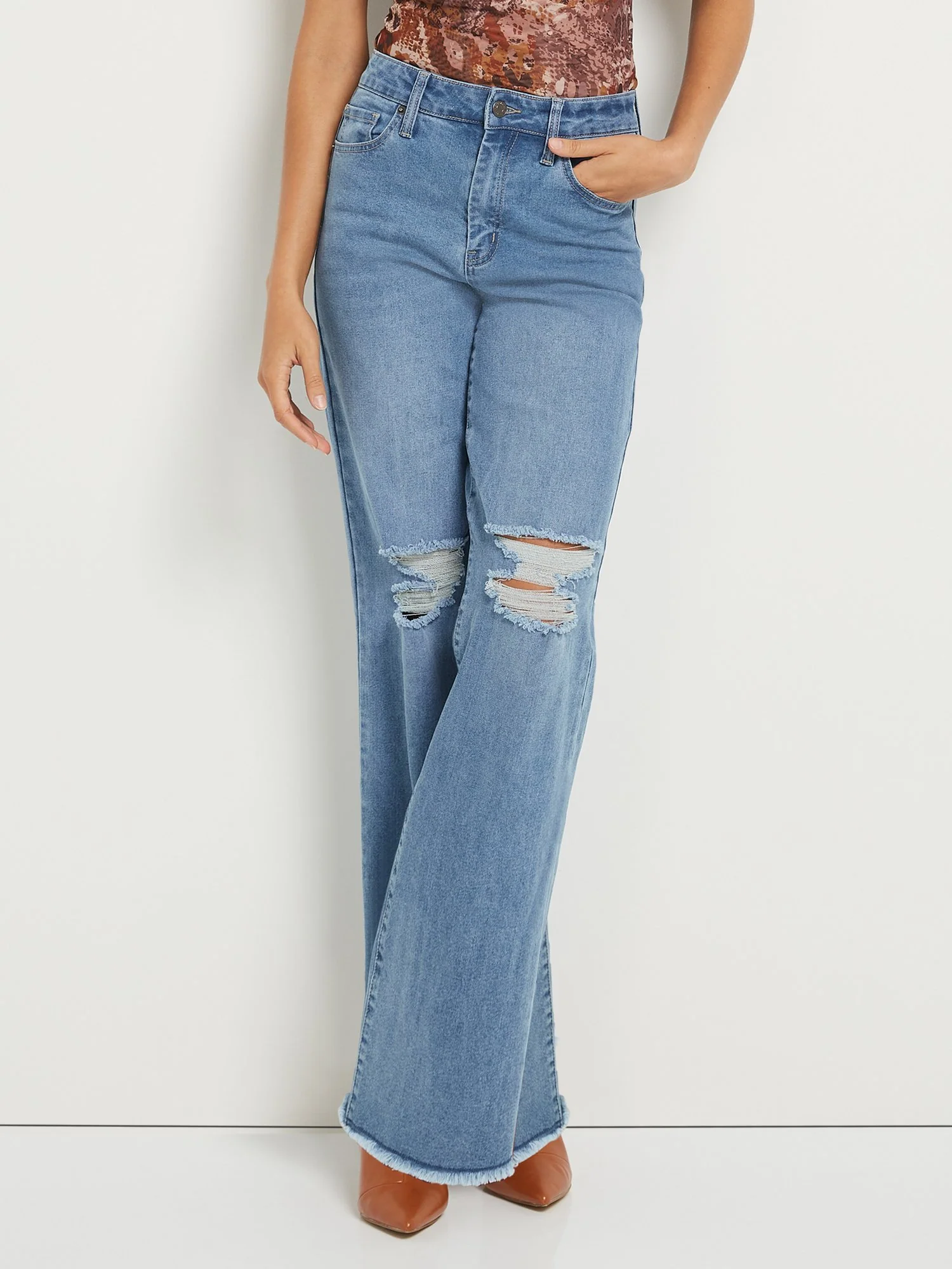 Ultra High-Waisted Wide-Leg Jeans - Light Wash - Image 6