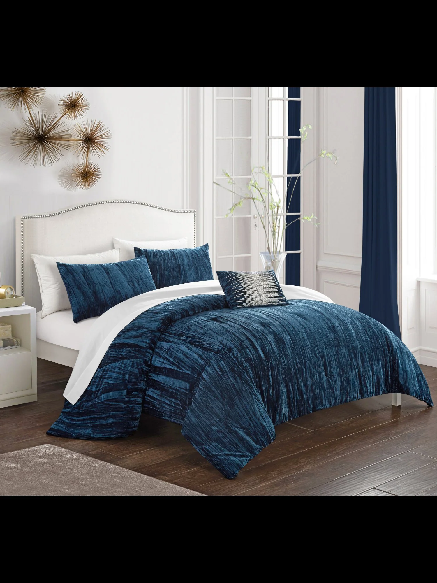 Westmont Queen-Size 4-Piece Comforter Set - NY&C x Chic Home - Image 3