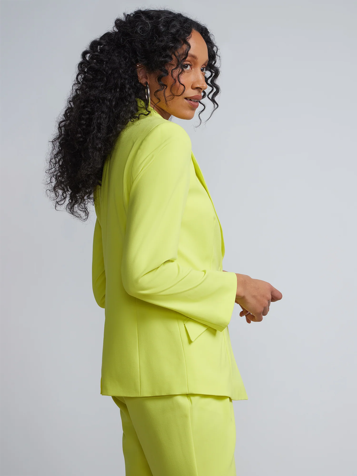 Wide-Lapel Single-Button Blazer - Image 2